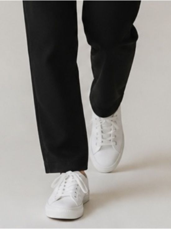 Vince Shoes - Vince Leather Belford
Sneakers- white size 8
